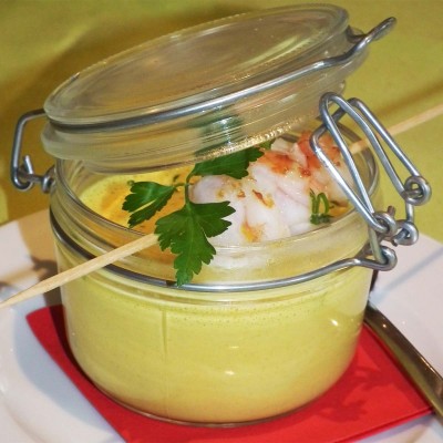 Curry – Mango Cremesuppe mit Garnelenspieß